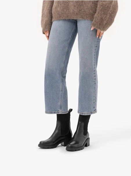 Schwarze, höhere Stiefeletten mit Gummizug