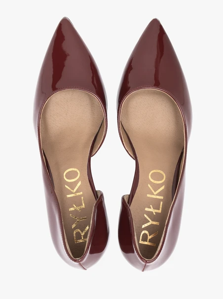 Burgunderrote, lackierte Pumps mit Stilettoabsatz