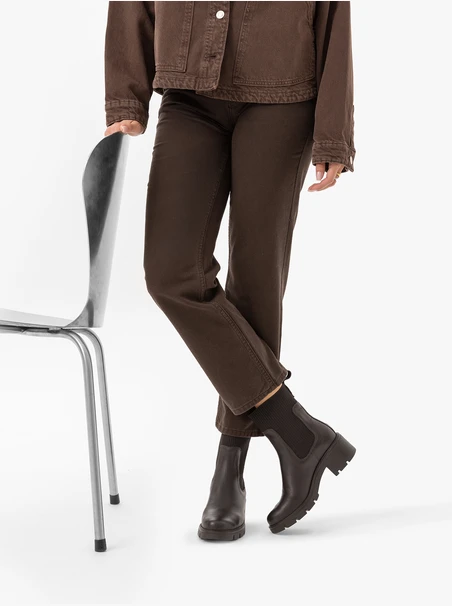 Dunkelbraune Stiefeletten mit Rippbündchen