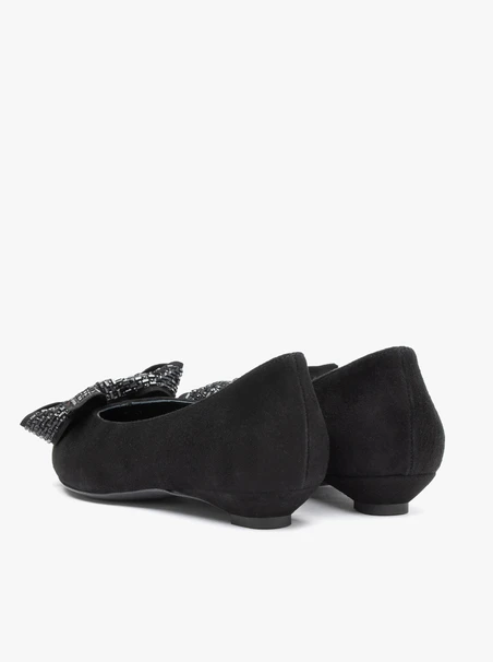 Schwarze Ballerinas mit Schleife