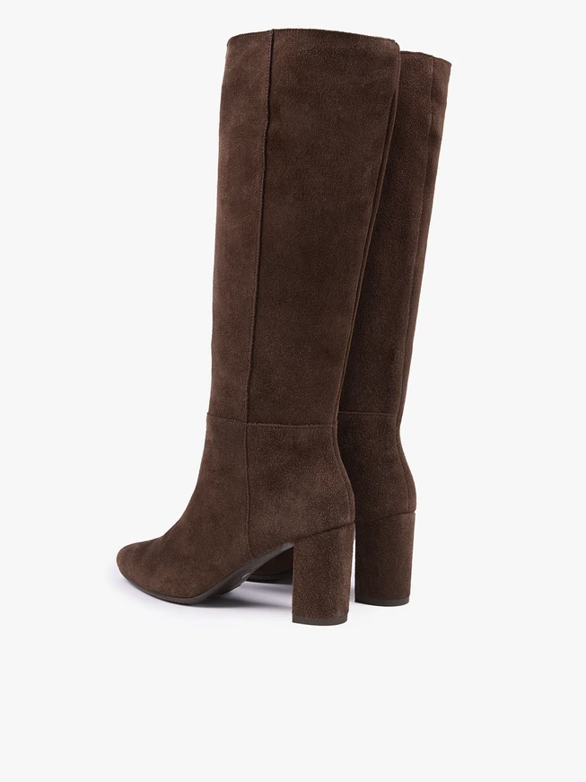 Dunkelbraune Stiefel aus Veloursleder