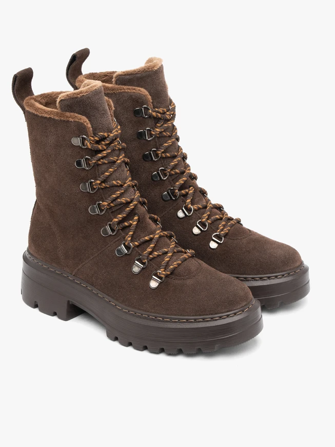 Braune Schneestiefel zum Schnüren
