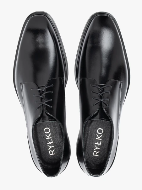 Schwarz lackierte formelle Schuhe
