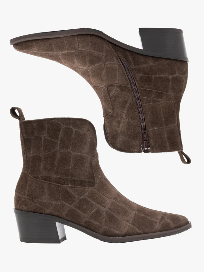 Braune Stiefel mit Krokodilledermuster