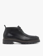 Schwarz genarbte Lederstiefel