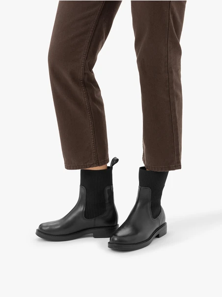 Schwarze hohe Stiefeletten mit Gummizug