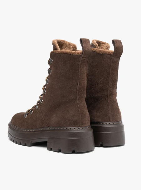 Braune Schneestiefel zum Schnüren