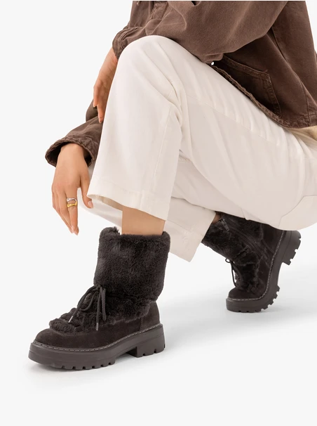 Dunkelbraune Schnür-Schneestiefel mit Fellbesatz