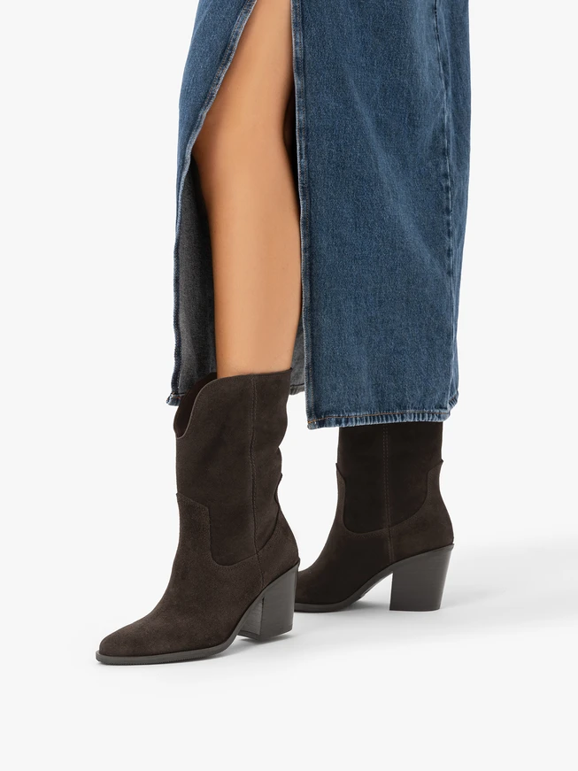 Dunkelbraune höhere Cowboystiefel