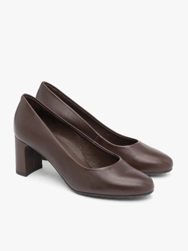 Braune Pumps mit hohem Absatz