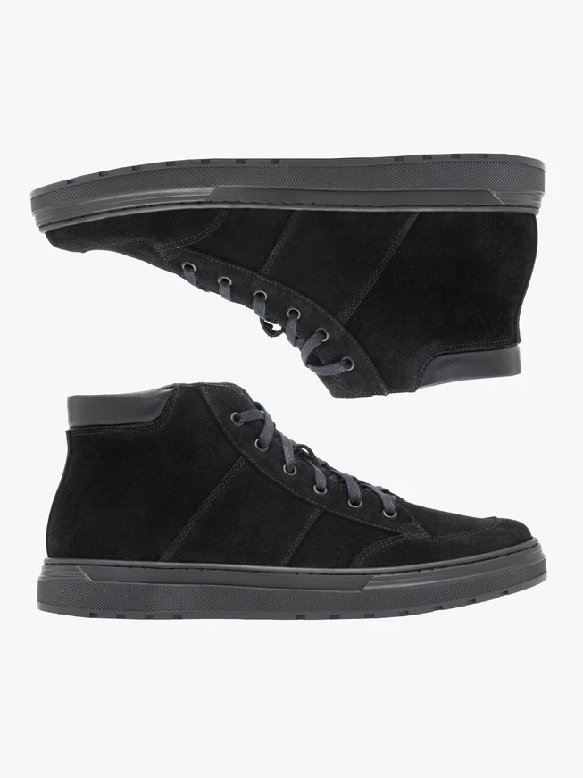 Schwarze sportliche Stiefelette