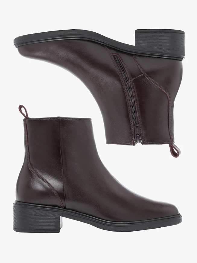 Kastanienbraune Lederstiefel
