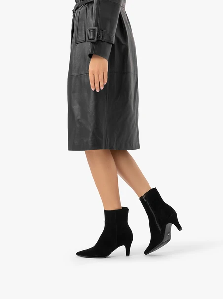 Schwarze hohe Stiefeletten mit Stilettoabsatz