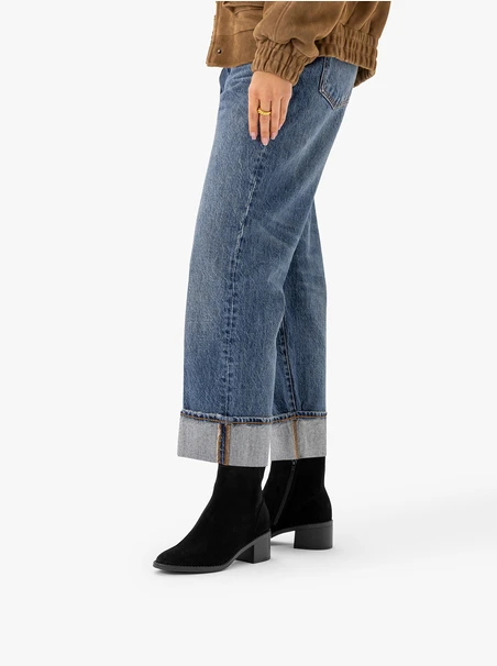 Stöckelschuhe aus schwarzem Velours