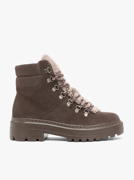 Braune Schneestiefel mit Fellbesatz