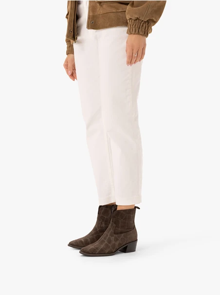 Braune Stiefel mit Krokodilledermuster
