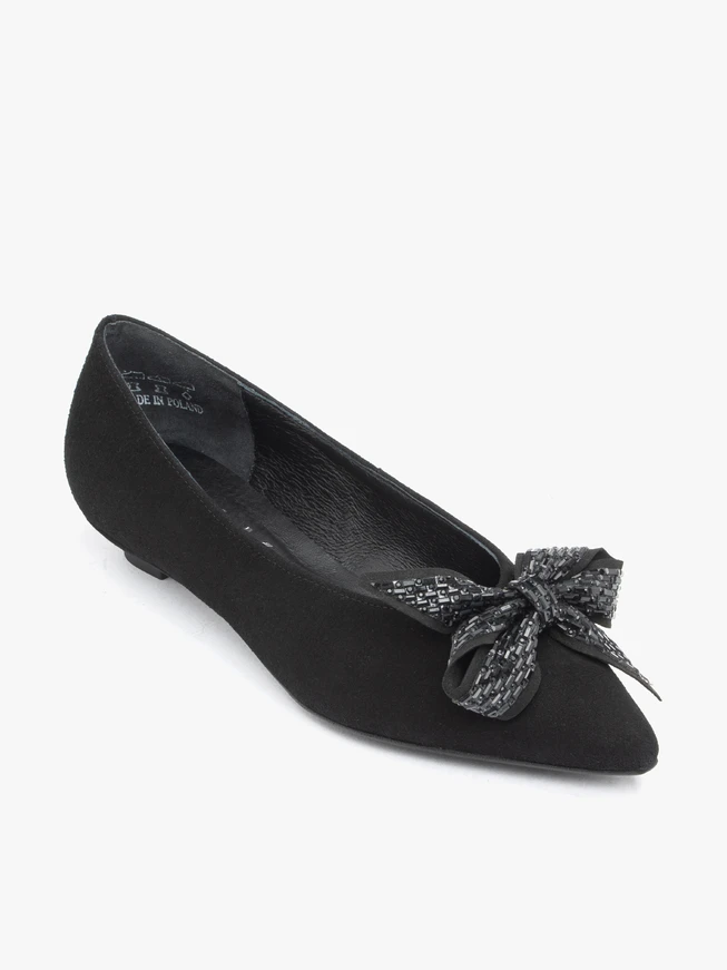 Schwarze Ballerinas mit Schleife