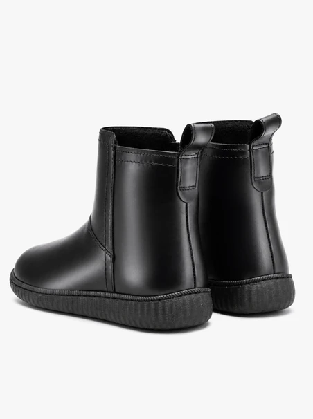 Schwarze Schneestiefel aus Glattleder