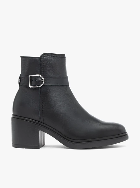 Schwarze Stiletto-Stiefel mit Riemen und Schnalle