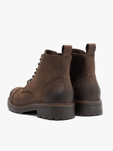 Braune Lederstiefel