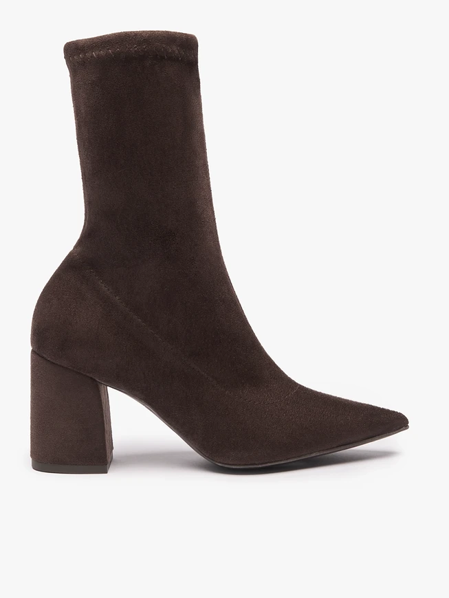 Dunkelbraune, elastische Stiefeletten