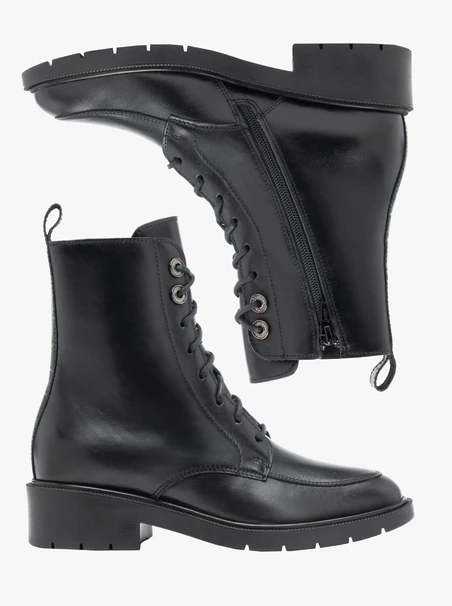 Schwarze Schnürstiefel
