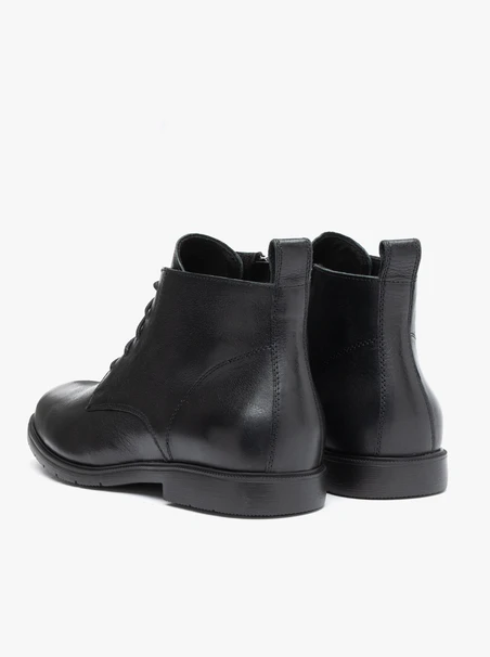 Schwarze Lederstiefel