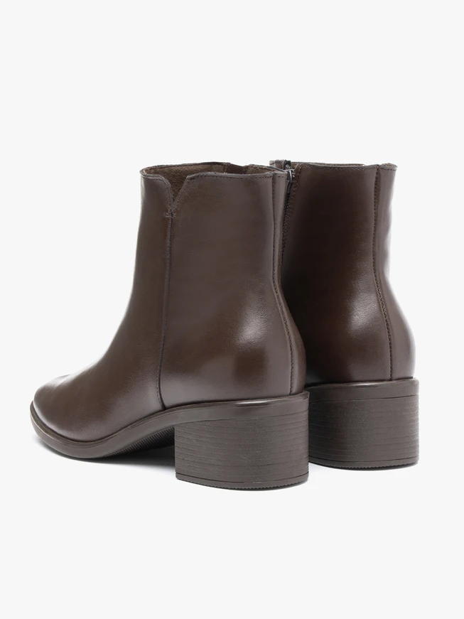Braune Lederstiefel