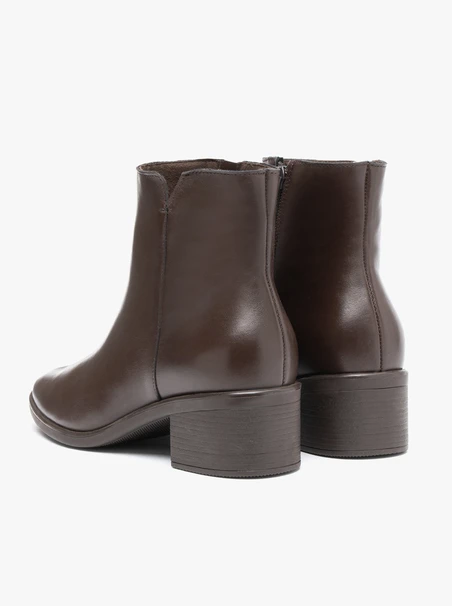 Braune Lederstiefel