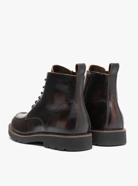 Braune Lederstiefel