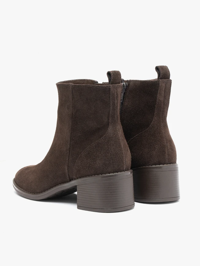 Dunkelbraune Stiletto-Stiefel aus Velours