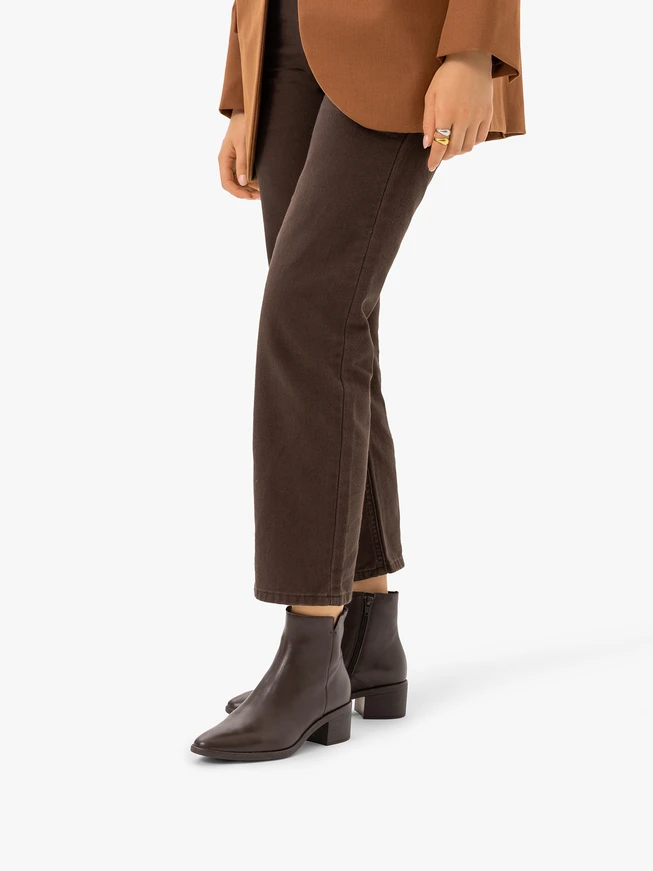 Braune Lederstiefel