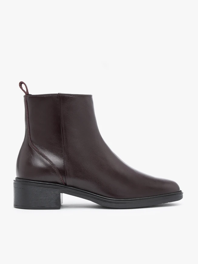 Kastanienbraune Lederstiefel