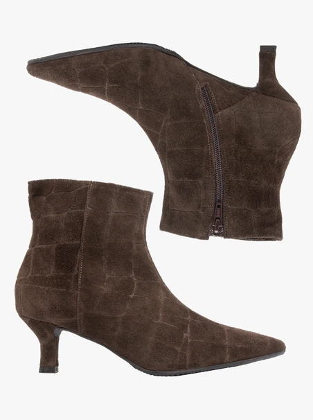 Stiefel mit Krokodilmuster und ausgestelltem Stilettoabsatz