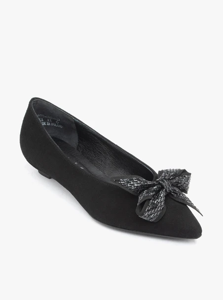 Schwarze Ballerinas mit Schleife