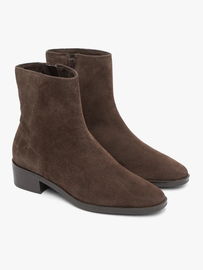 Braune Stiefel aus bedrucktem Krokodilleder