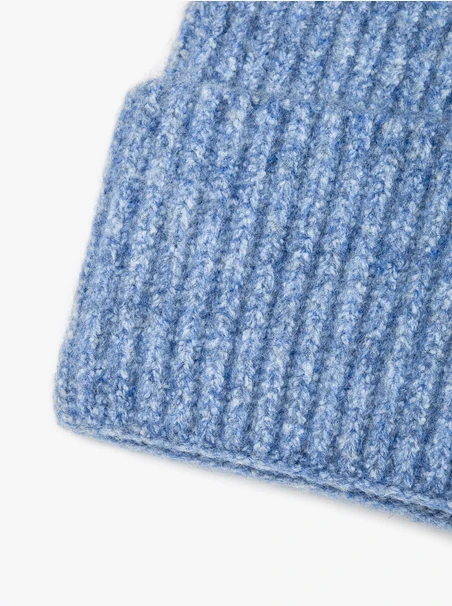 Blaue Mütze mit Wollanteil