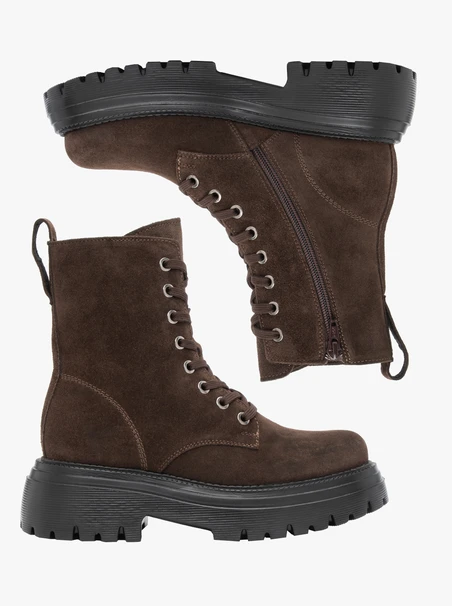 Braune Stiefel mit dicker Sohle