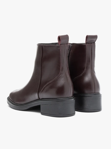 Kastanienbraune Lederstiefel