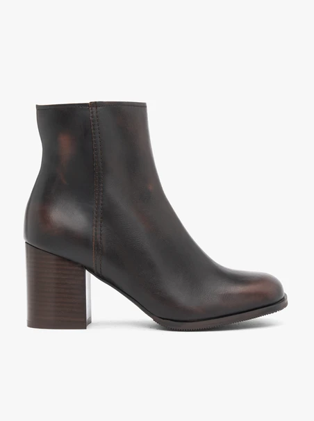 Braun genarbte Lederstiefel