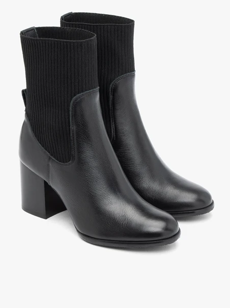 Schwarze Rahmenstiefel