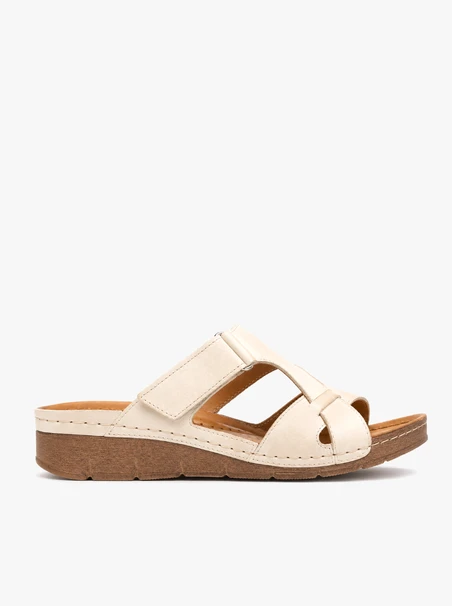 Cremefarbene Flip-Flops mit Plateau