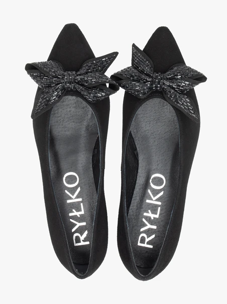 Schwarze Ballerinas mit Schleife