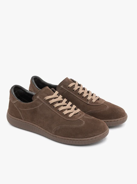 Halbschuhe aus dunkelbraunem Veloursleder