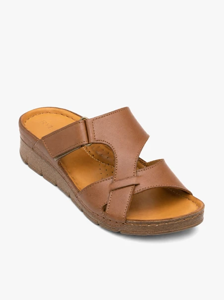 Hellbraune Flip-Flops mit Plateau