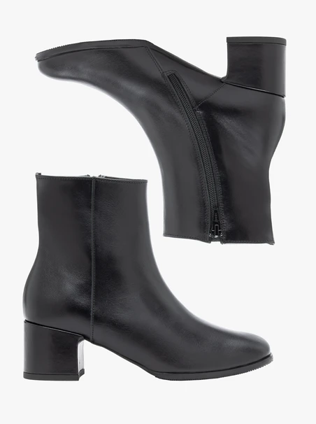 <p>Schwarze Stöckelschuhe</p>