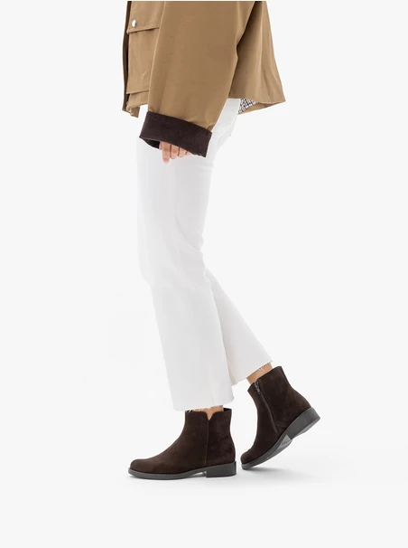 Dunkelbraune Velourstiefel