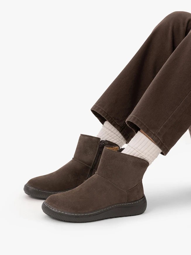 Dunkelbraune Schneestiefel mit Plateausohle