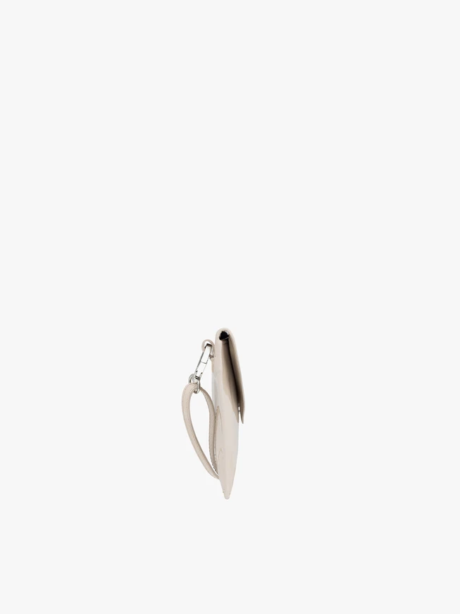 Beigefarbene Leder-Clutch