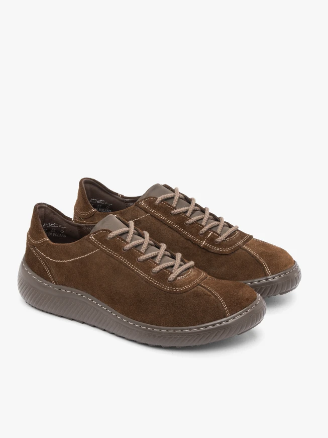Braune Sporthalbschuhe mit dicker Sohle